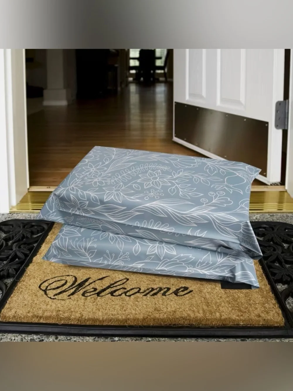 30 10” x 13” Slate Blue Floral Botanical Poly Mailers